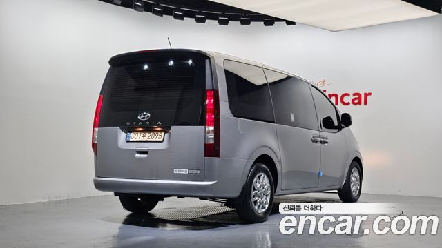Hyundai Staria 2023 — photo 2