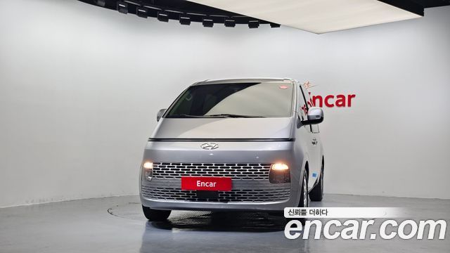 Hyundai Staria 2023 — photo 3