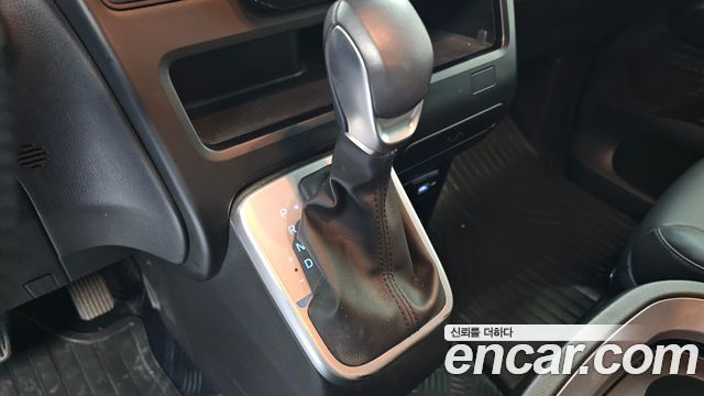 Hyundai Staria 2023 — photo 12