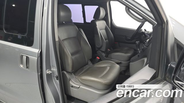Hyundai Starex 2017 — photo 11