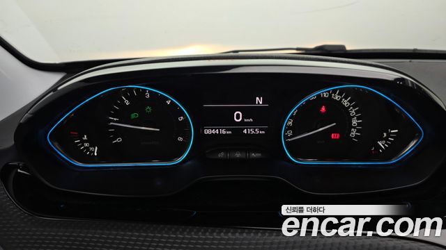 Peugeot 2008 2016 — photo 11