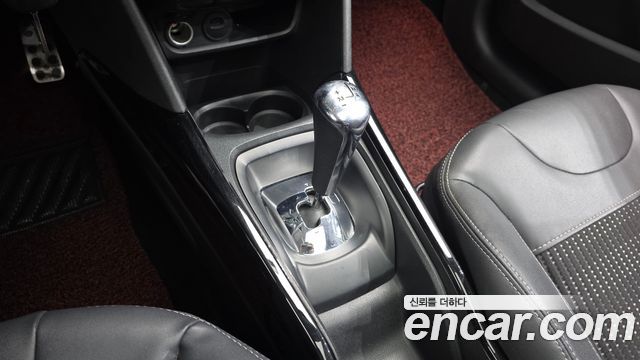 Peugeot 2008 2016 — photo 12
