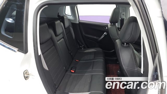 Peugeot 2008 2016 — photo 17