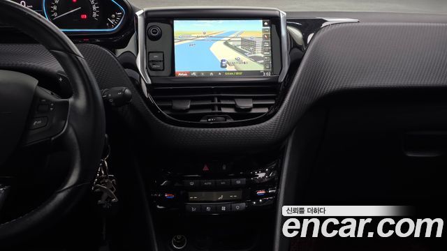 Peugeot 2008 2016 — photo 19