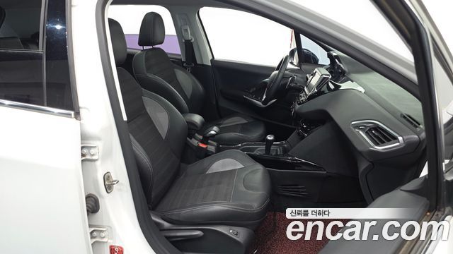 Peugeot 2008 2016 — photo 16