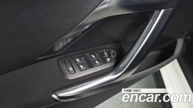 Peugeot 2008 2016 — photo 29
