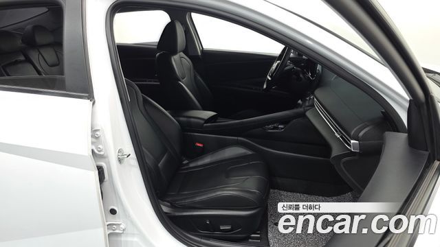 Hyundai AVANTE 2023 — photo 16