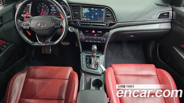 Hyundai AVANTE 2017 — photo 10