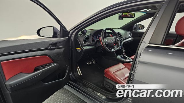 Hyundai AVANTE 2017 — photo 13
