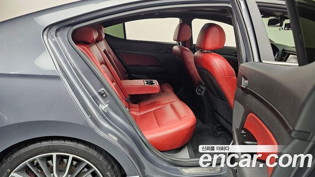 Hyundai AVANTE 2017 — photo 17