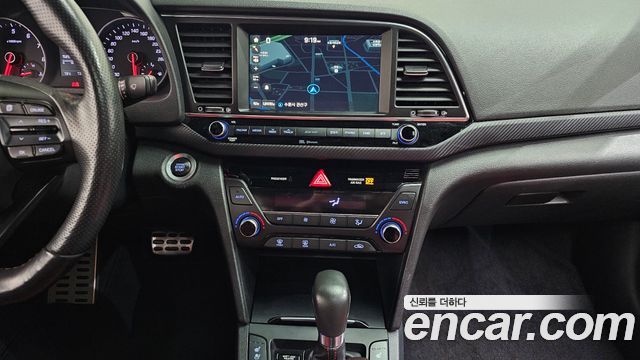 Hyundai AVANTE 2017 — photo 19