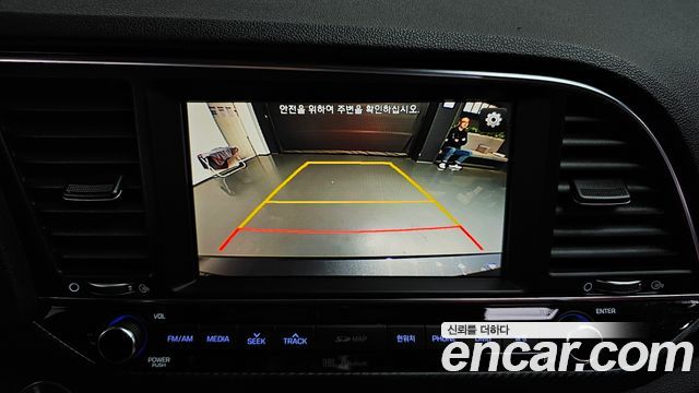 Hyundai AVANTE 2017 — photo 21