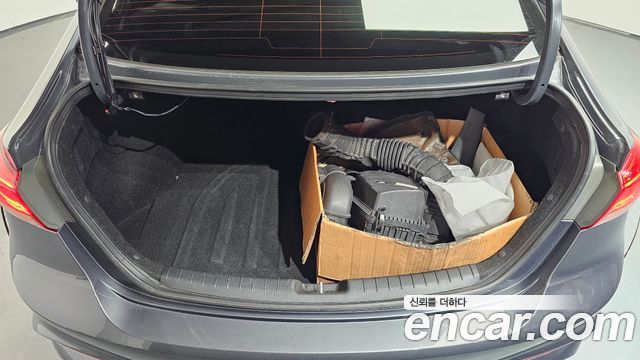 Hyundai AVANTE 2017 — photo 25