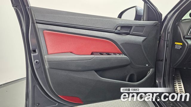 Hyundai AVANTE 2017 — photo 14