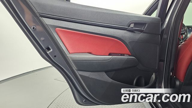 Hyundai AVANTE 2017 — photo 15