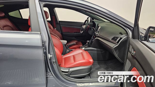 Hyundai AVANTE 2017 — photo 16