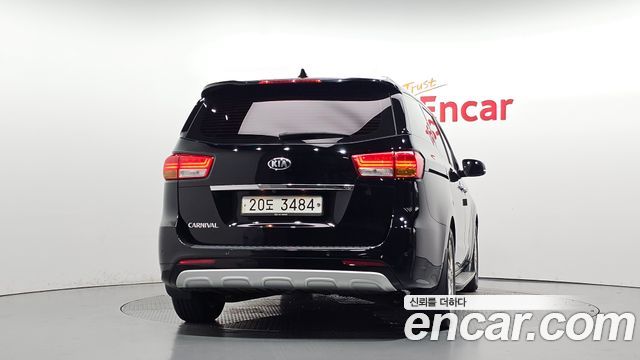 Kia Canival 2018 — photo 4