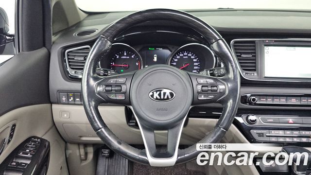 Kia Canival 2018 — photo 13