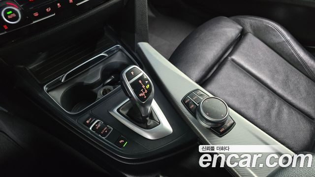 BMW 3-Series 2018 — photo 12