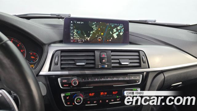 BMW 3-Series 2018 — photo 18
