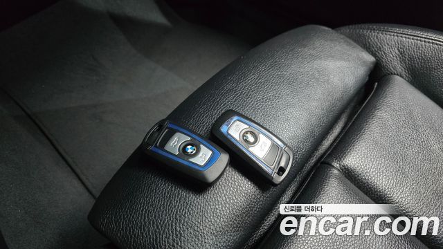 BMW 3-Series 2018 — photo 21