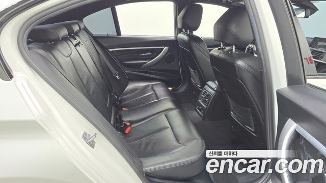 BMW 3-Series 2018 — photo 25