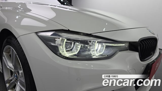 BMW 3-Series 2018 — photo 8