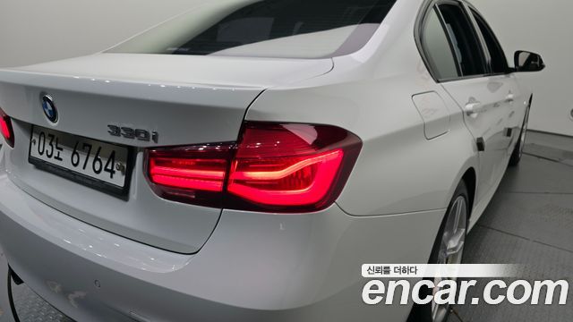 BMW 3-Series 2018 — photo 9