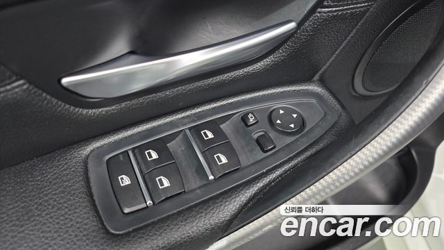 BMW 3-Series 2018 — photo 30