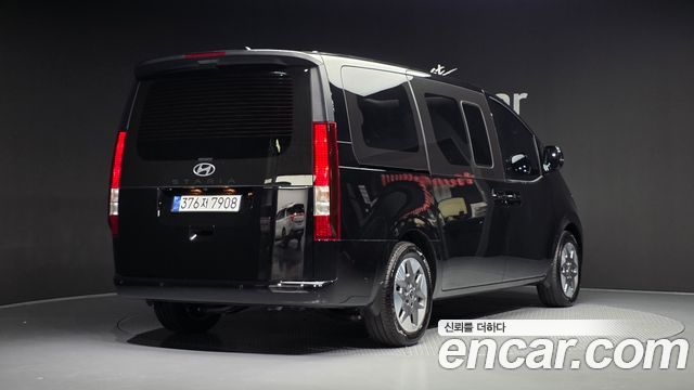 Hyundai Staria 2026 — photo 2