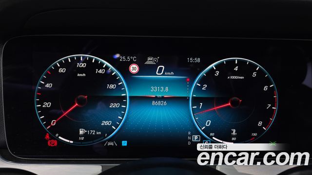 Mercedes-Benz E-Class 2021 — photo 11