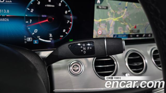 Mercedes-Benz E-Class 2021 — photo 12