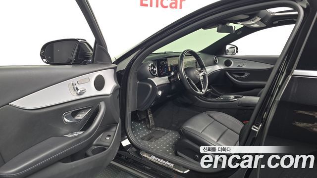 Mercedes-Benz E-Class 2021 — photo 13