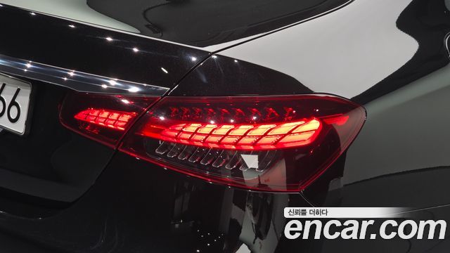Mercedes-Benz E-Class 2021 — photo 9