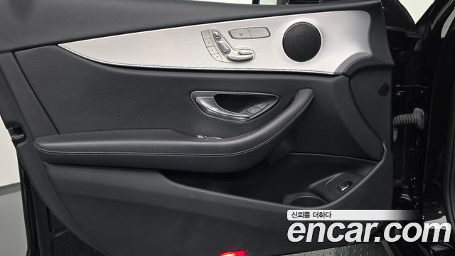 Mercedes-Benz E-Class 2021 — photo 14