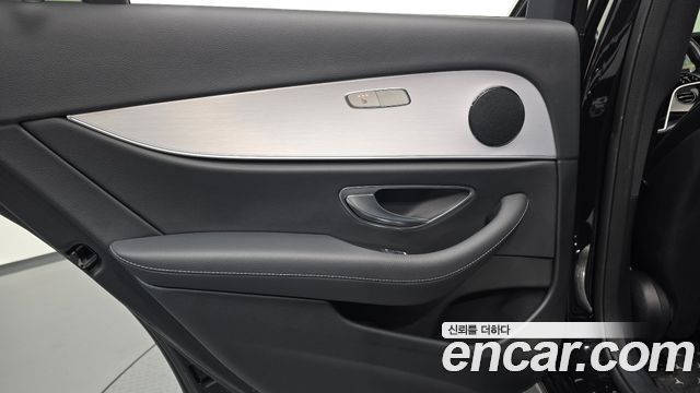 Mercedes-Benz E-Class 2021 — photo 15