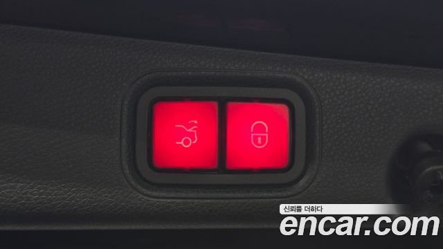 Mercedes-Benz E-Class 2021 — photo 31