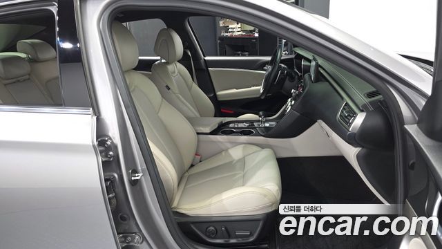 Genesis G70 2021 — photo 17