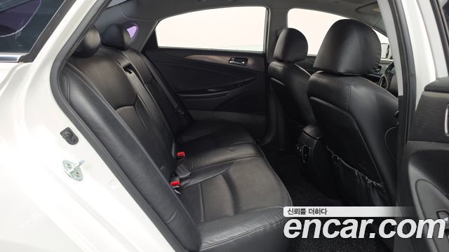 Hyundai Sonata 2012 — photo 17