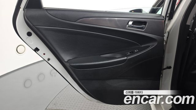 Hyundai Sonata 2012 — photo 15