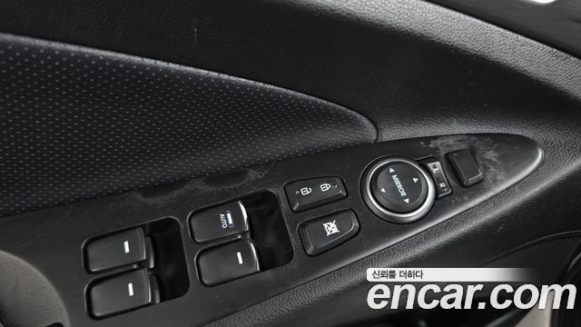 Hyundai Sonata 2012 — photo 30