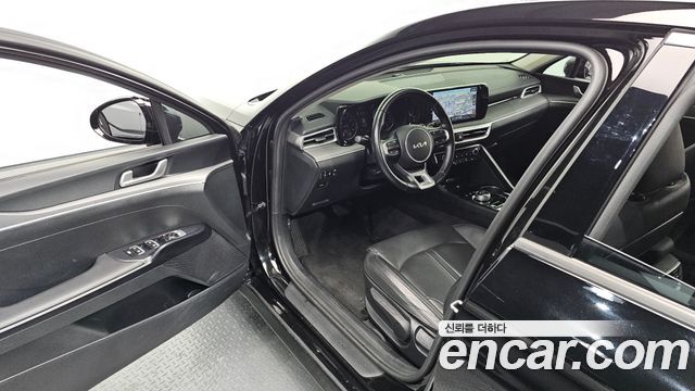 Kia K5 2023 — photo 13