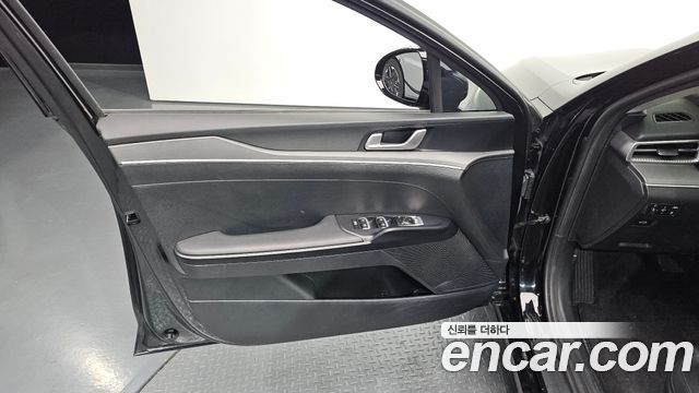 Kia K5 2023 — photo 14