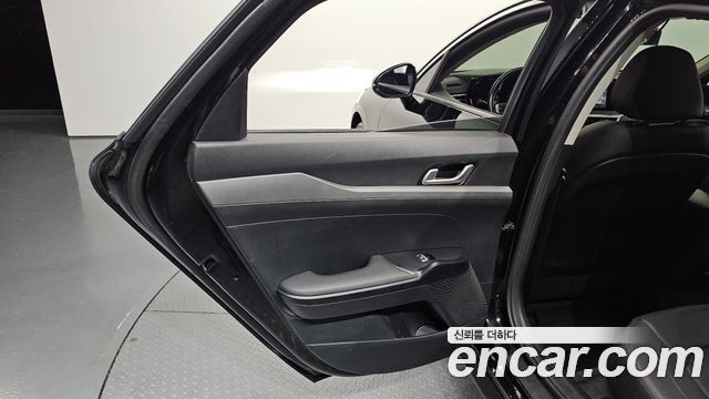 Kia K5 2023 — photo 15