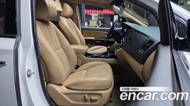 Kia Canival 2020 — photo 17