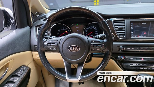 Kia Canival 2020 — photo 19
