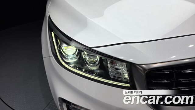 Kia Canival 2020 — photo 8