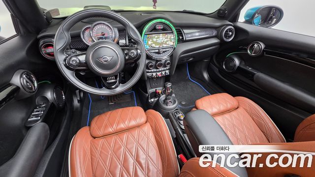 Mini Cooper Convertible 2020 — photo 10