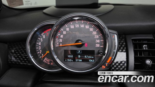 Mini Cooper Convertible 2020 — photo 11