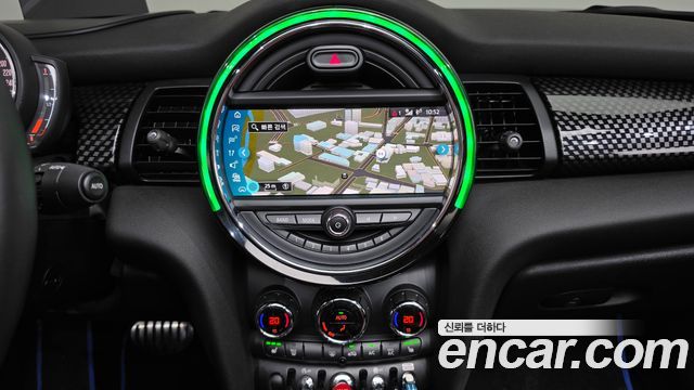 Mini Cooper Convertible 2020 — photo 18